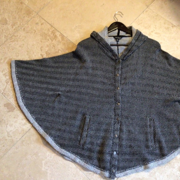 Lucky Brand Textured Active Poncho - Picture 5 of 8